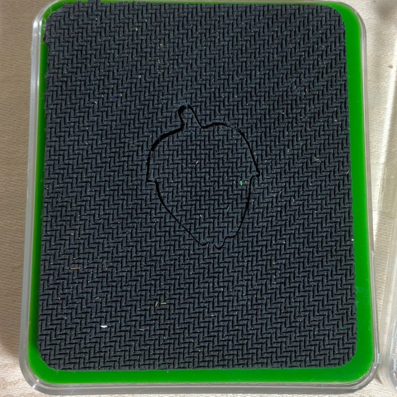 Sizzix Bundle of 4 Green dies - Jack O Lantern, Apple, Leaf #1 & Leaf #2 Tiny - Picture 3 of 7